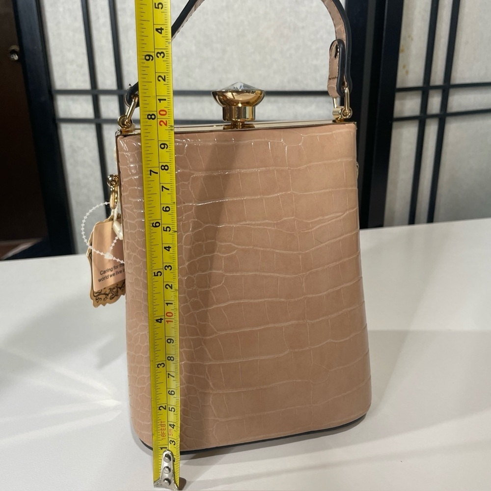 NWT Alyssa Croc-Embossed Frame Handbag - Beige/Nude Trapezoid Top Handle Bag - Picture 9 of 11